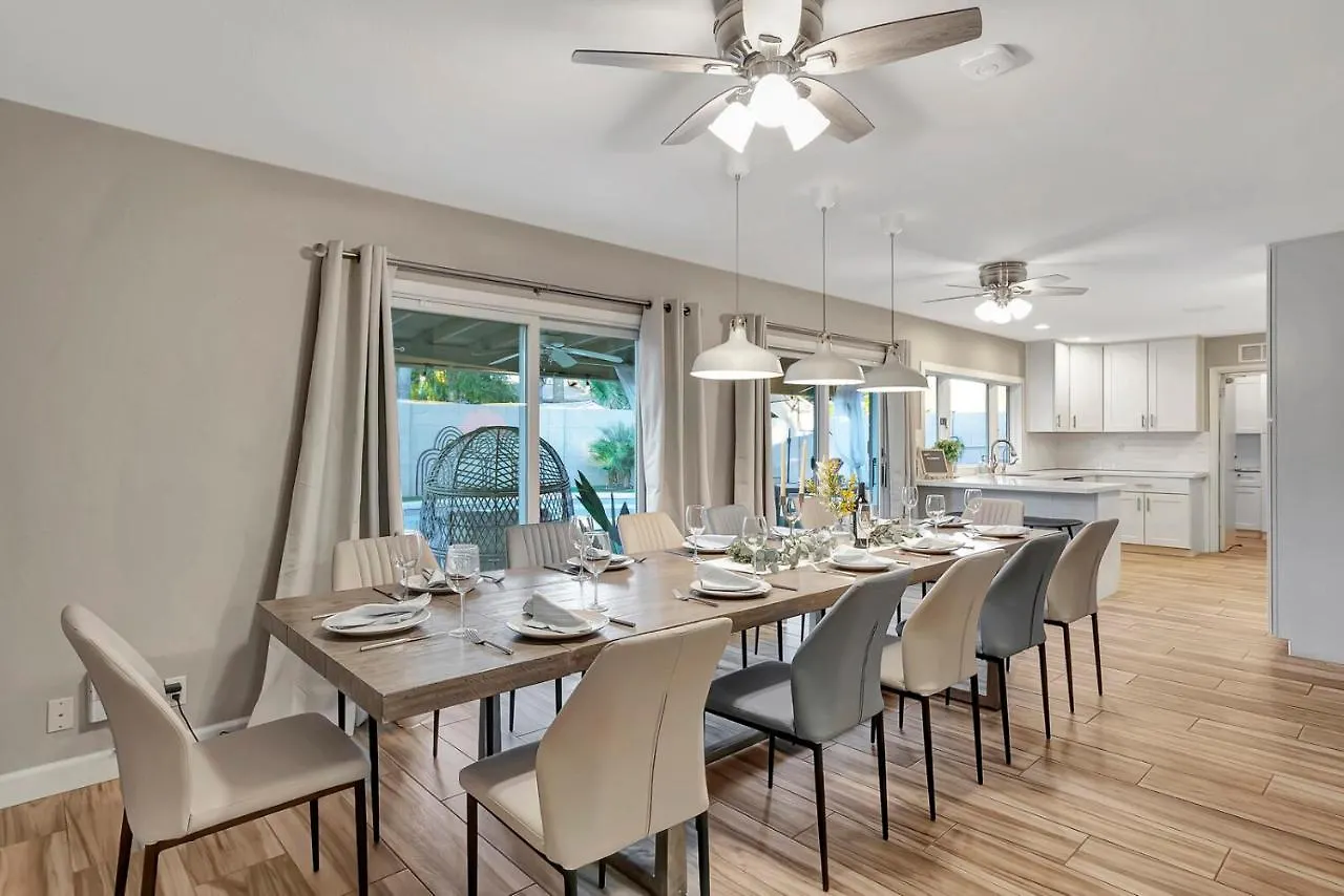*NEW*Designer Oasis 4BDRM W/Pool/Jacuzzi/PoolTable/Mini Botanical Garden Villa Scottsdale